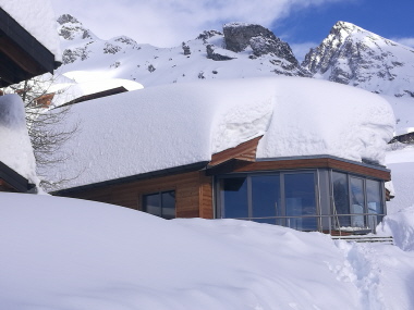 Unser Chalet Murmeli auf 2000 m ü. M  im Schnee